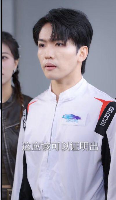 雪落时燃烬极光,极光绽放的神秘夜空奇观